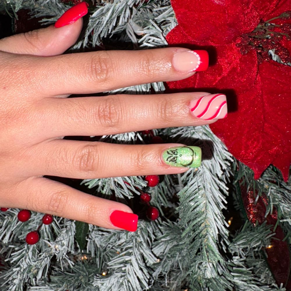Moon Daisy nail work in Indianapolis, example 1